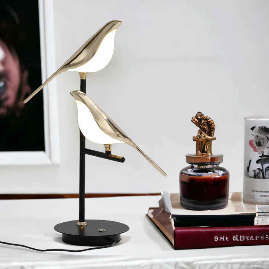 Lámpara de mesa LED con diseño elegante - AvaBird