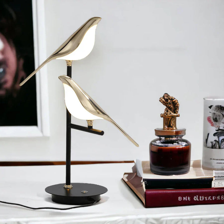 Lámpara de mesa LED con diseño elegante - AvaBird
