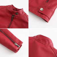 Rote Lederjacke für Damen, Reißverschluss, Stehkragen, modisch, Detailansicht.