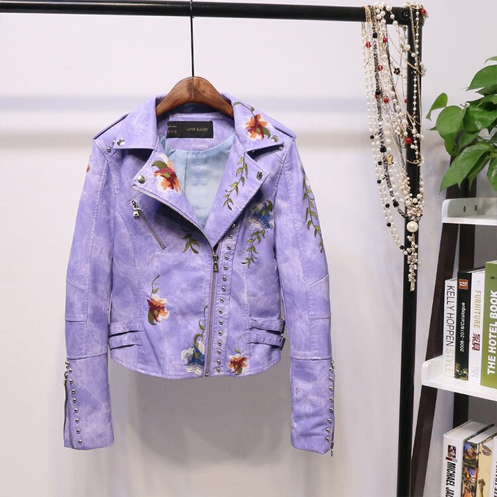 Brodert dames kunstskinnjakke i bikerstil – Eleonora
