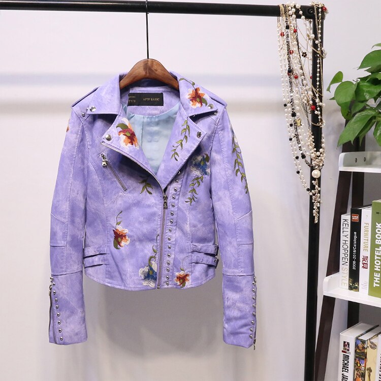 Brodert dames kunstskinnjakke i bikerstil – Eleonora