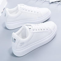 Trendige Damen Sneaker aus Kunstleder mit Metallic-Akzenten – Norell