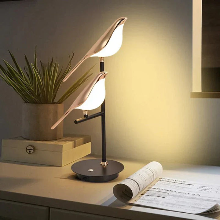 Lámpara de mesa LED con diseño elegante - AvaBird