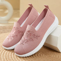 BreezeWalk Sandal | Åndbar damesandal med broderi