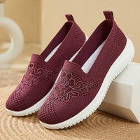 BreezeWalk Sandal | Åndbar damesandal med broderi