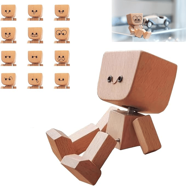 Übersicht aller zwölf Gesichter über der sitzenden Holzfigur, dazu ein kleines Bild der Figur auf einem Glasregal neben einem Modellauto. 3