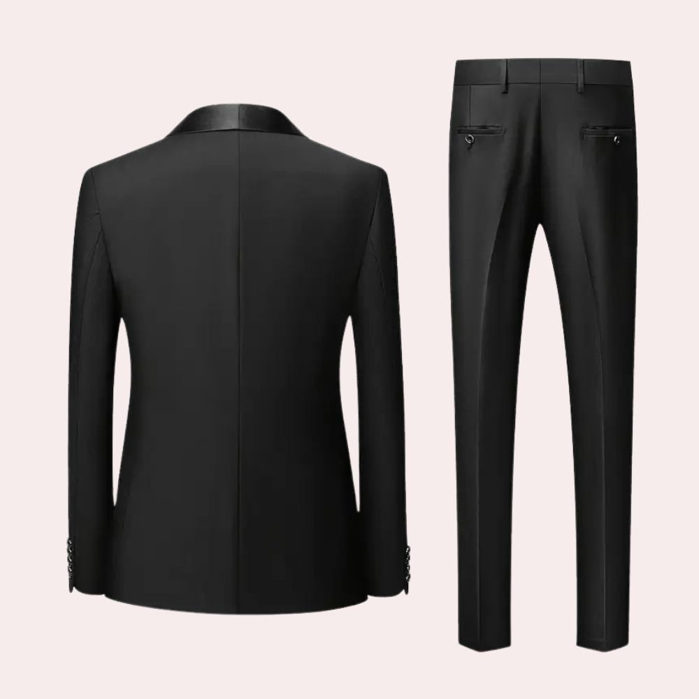 Schwarzer Herrenanzug aus Wolle, Rückansicht, klassischer Schnitt, elegantes Design, Businessmode.