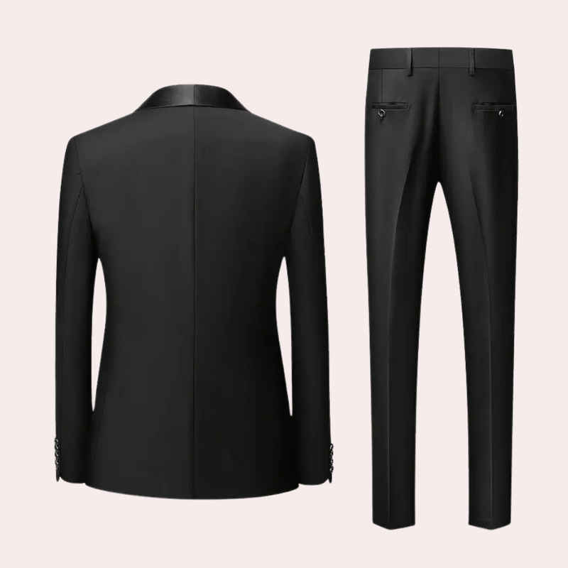 Schwarzer Herrenanzug aus Wolle, Rückansicht, klassischer Schnitt, elegantes Design, Businessmode.