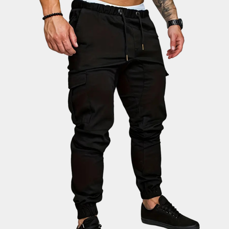Schwarze Herren-Cargohose, elastischer Bund, Seitentaschen, sportlich, modisch.