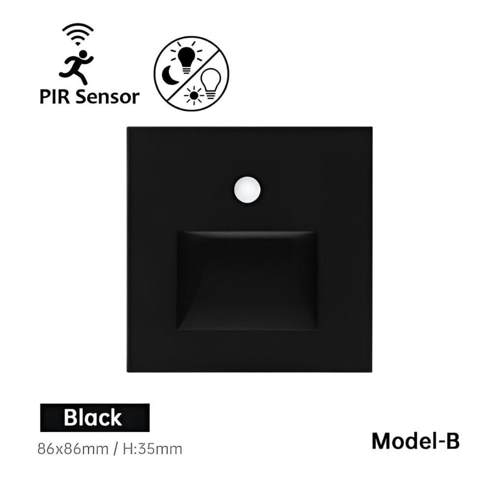 Quadratische schwarze Wandleuchte mit Sensor und rechteckiger Lichtöffnung, Modell B, Frontansicht 12