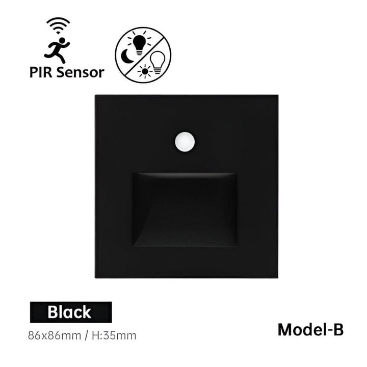 Quadratische schwarze Wandleuchte mit Sensor und rechteckiger Lichtöffnung, Modell B, Frontansicht 12