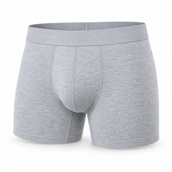 Einzelne hellgraue, melierte Boxershorts in der Vorderansicht mit breitem Bund und Ziernähten. 7