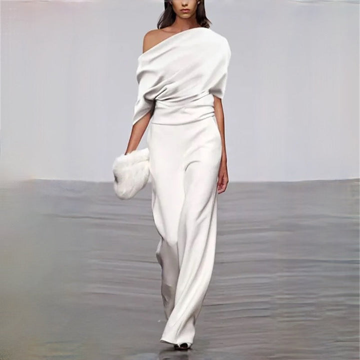 Sommerlig hvid damesuit med tidløst design – Liva