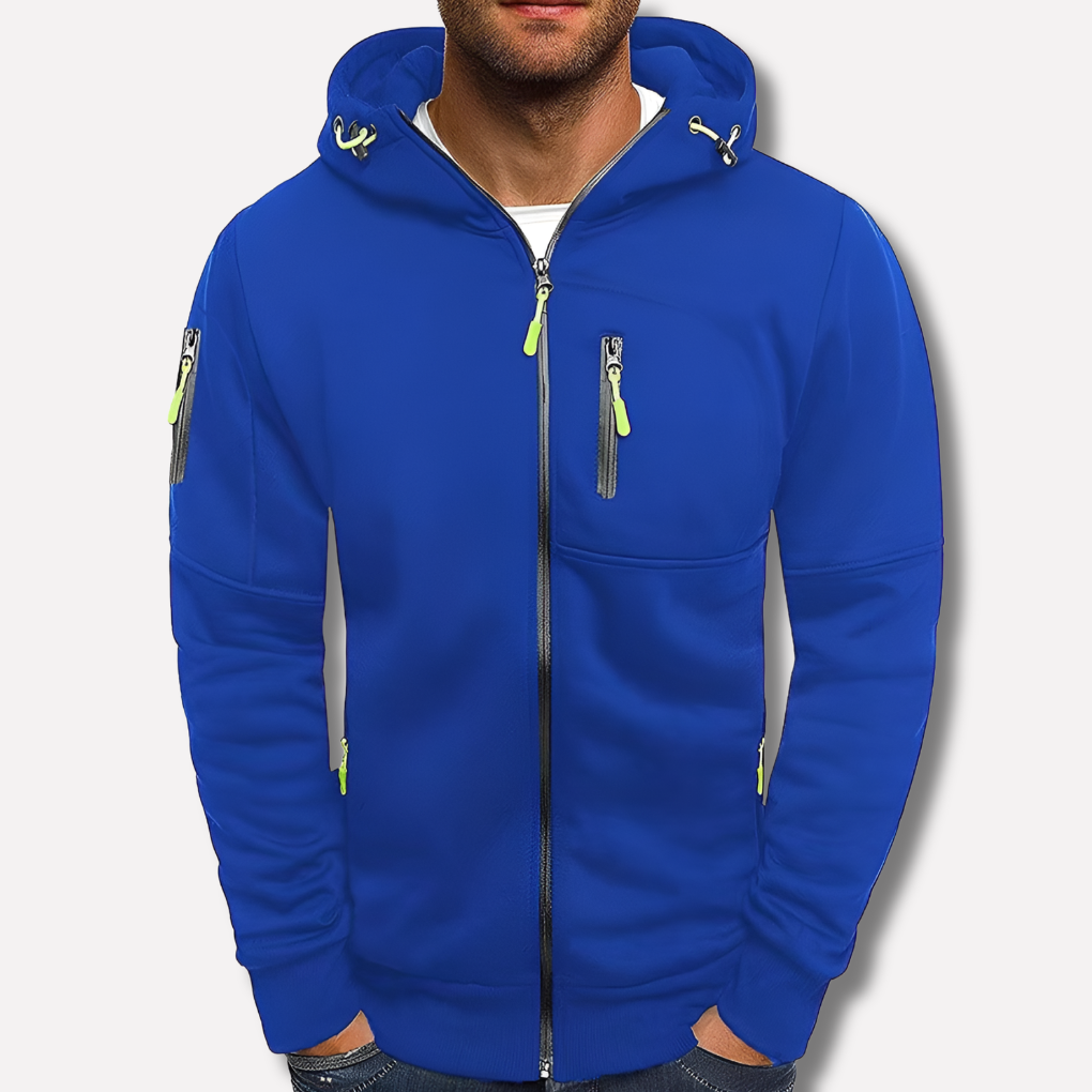 Blauer Kapuzenpullover mit neongrünen Zugbändern und Reißverschlüssen, vor hellem, neutralem Hintergrund von einem Mann getragen. 2