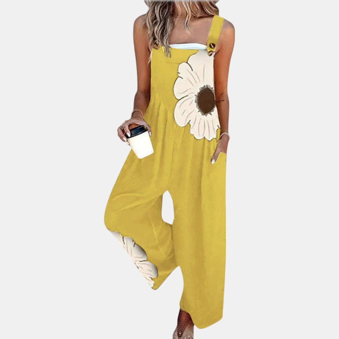 Gelbe Latzhose mit cremefarbener Blume am Latz und am weiten Hosenbein, Frontansicht 9