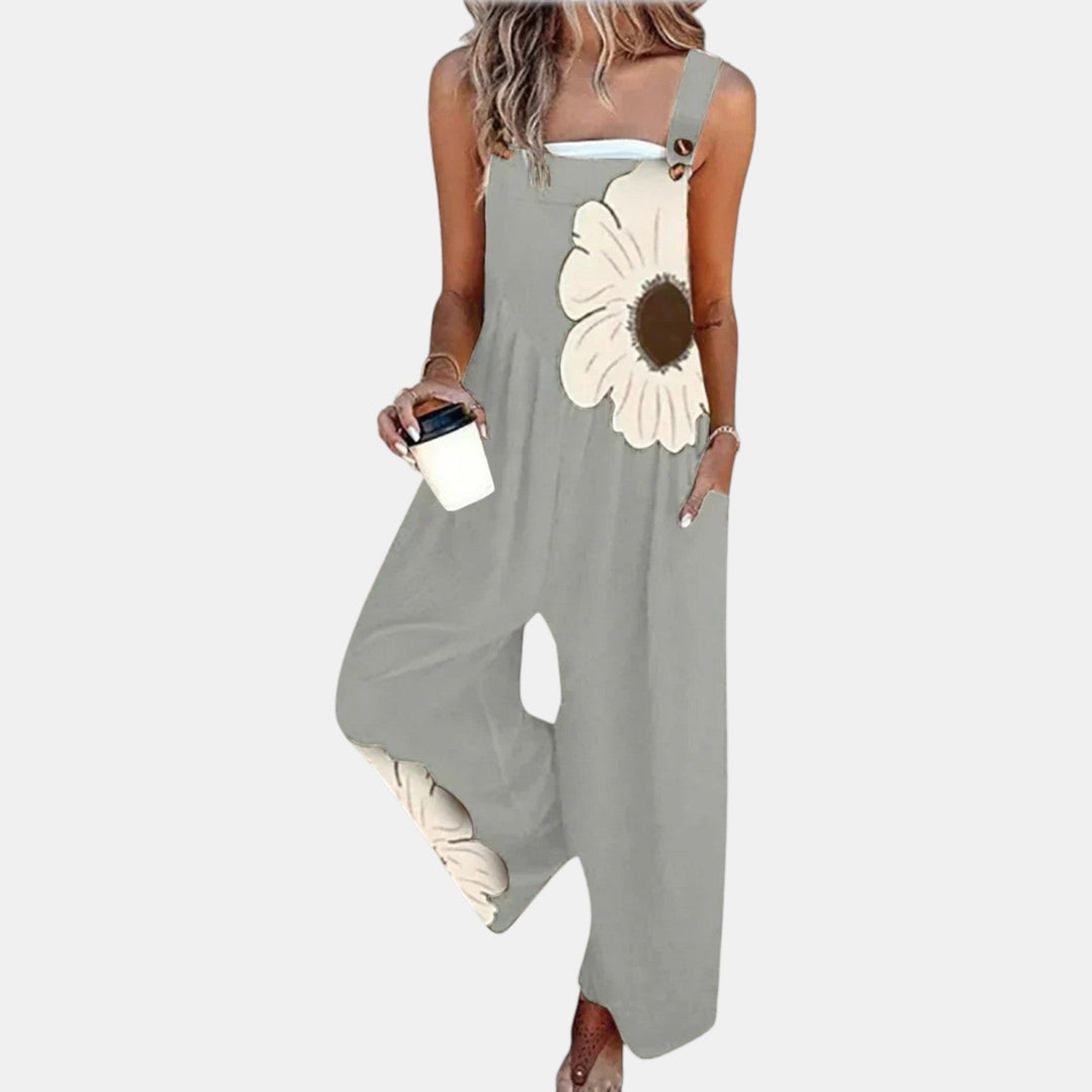 Graue Latzhose mit cremefarbenem Blumendruck am Latz und unten am Bein, Frontansicht 11