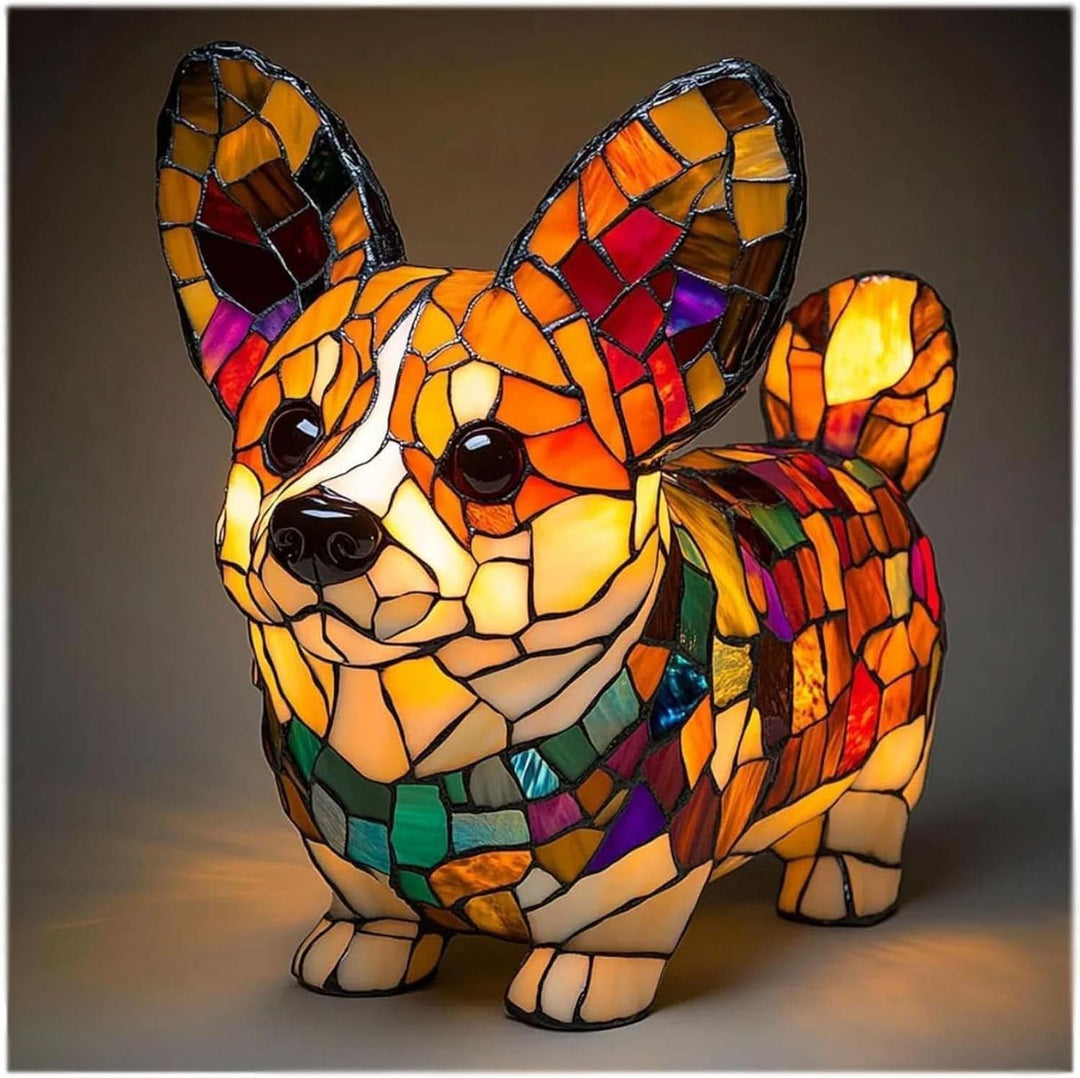 Pummelige Corgi-Leuchte mit großen Ohren, glänzenden dunklen Augen und buntem Mosaik aus Orange, Rot, Grün und Violett, warm leuchtend. 25