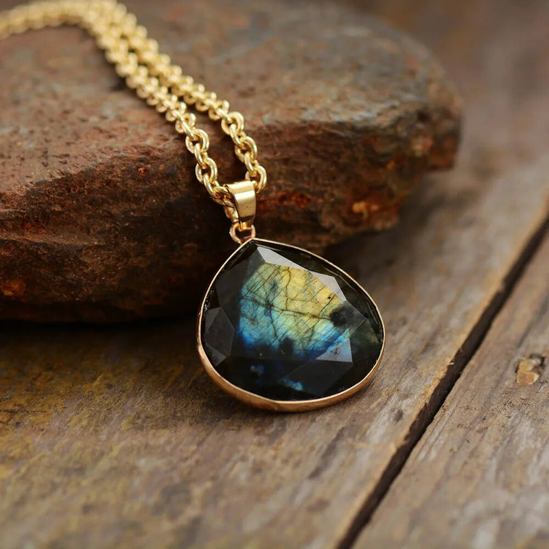 Labradorite Drop Necklace with Gold Finishing – Elyria