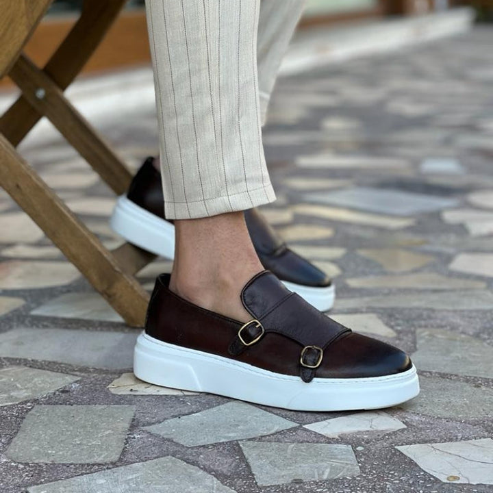 Zapatillas de cuero para hombre sin cordones con detalles de hebillas – Dante