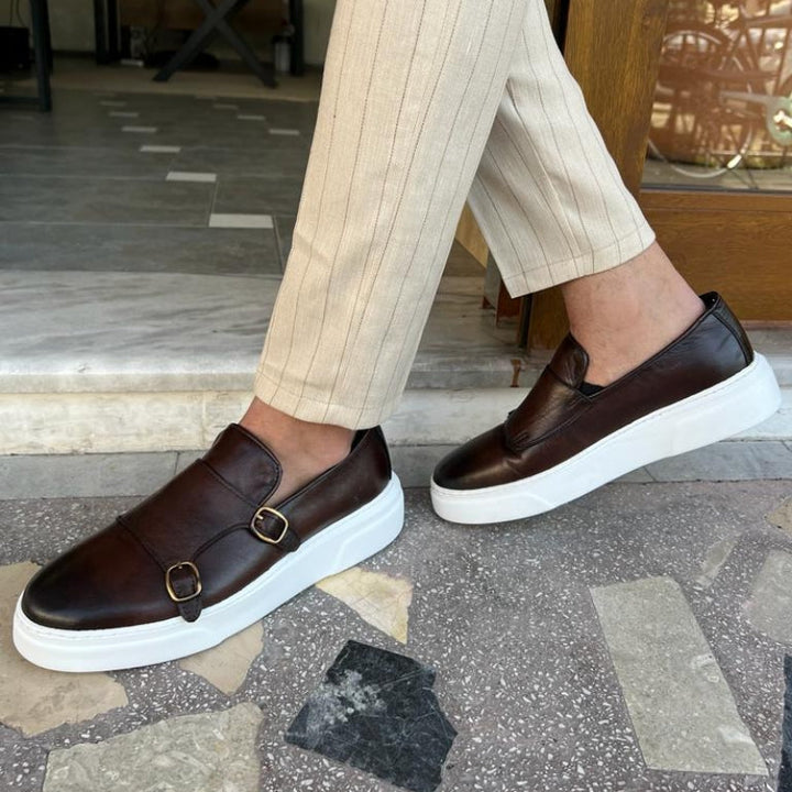 Zapatillas de cuero para hombre sin cordones con detalles de hebillas – Dante