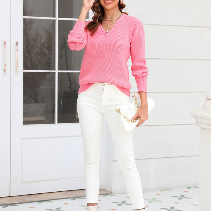 Women's knitted sweater with V-neck in a loose fit – Wanfrieda
