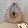 Trendy Gewebte Schultertasche - Ruby