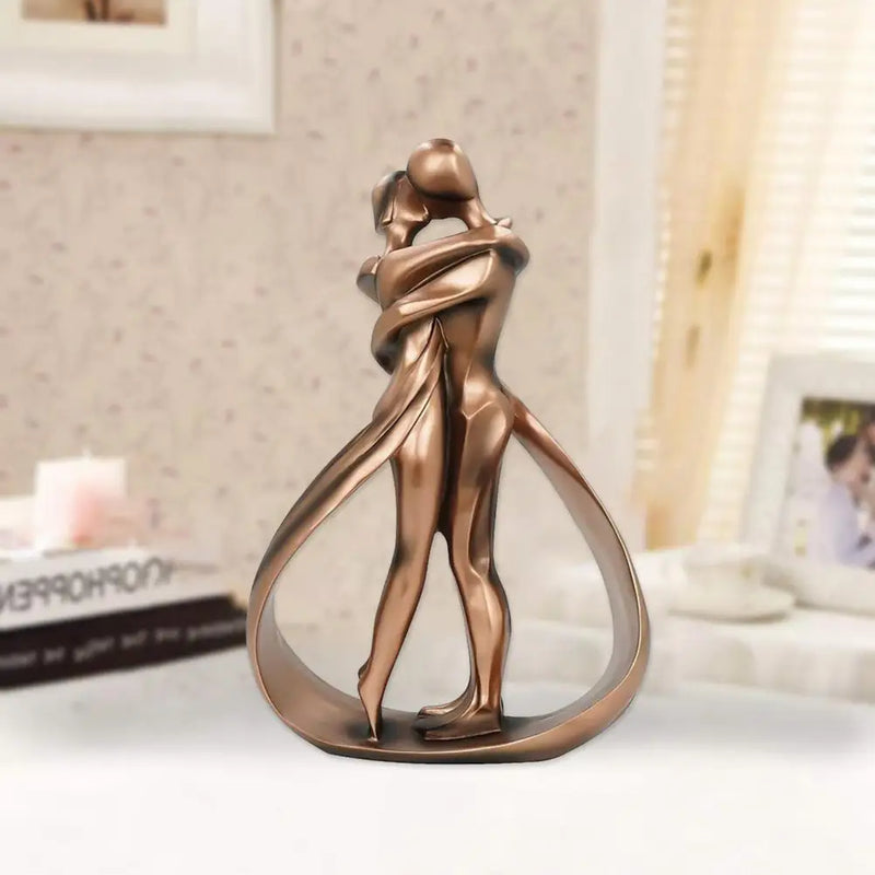 Dekorativ skulptur af omfavnende figurer - Seraphina