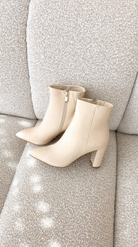 Fashionable Casual Ankle Boots - Elonette