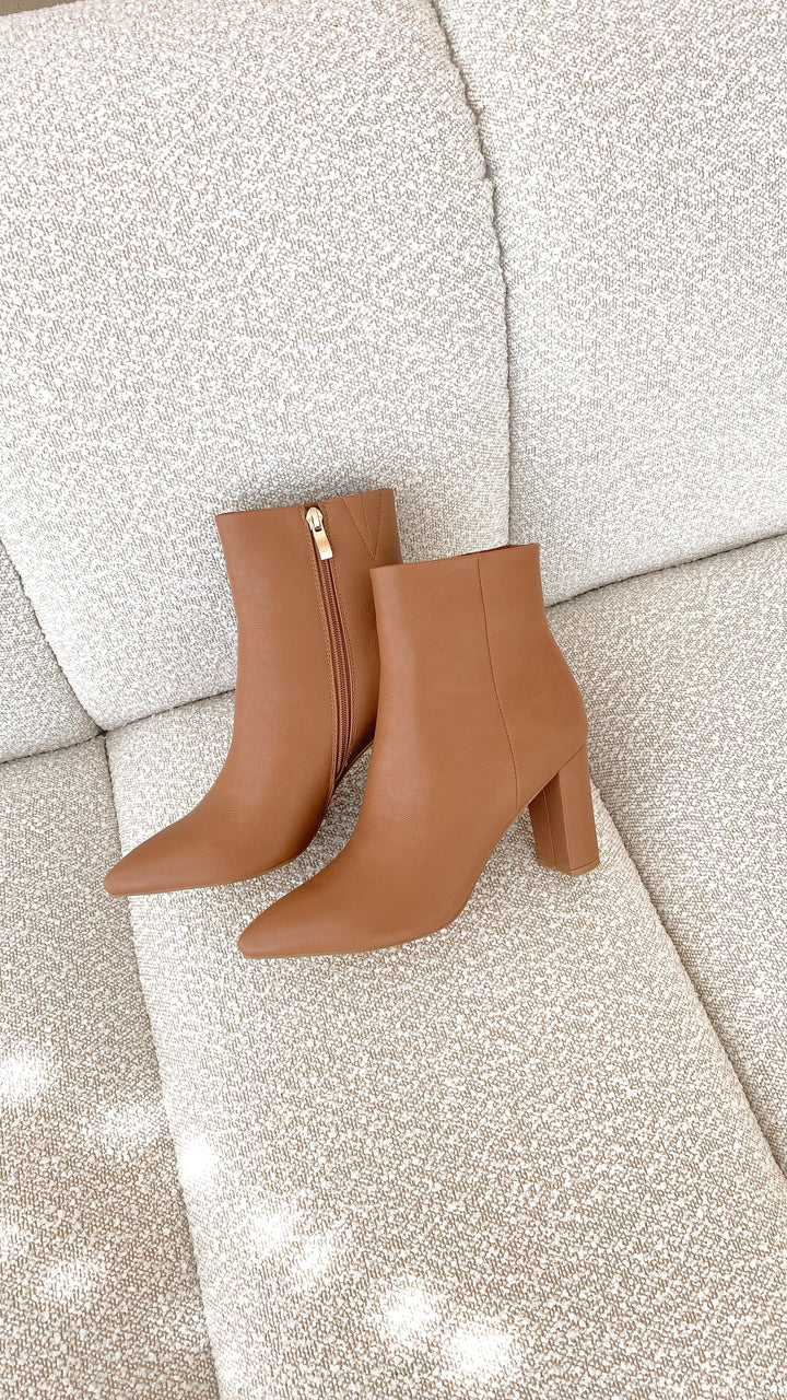 Fashionable Casual Ankle Boots - Elonette
