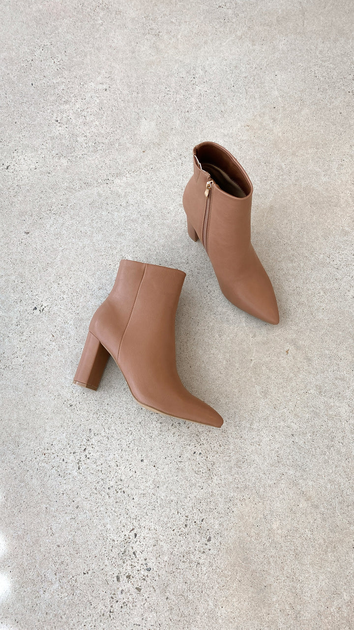 Fashionable Casual Ankle Boots - Elonette
