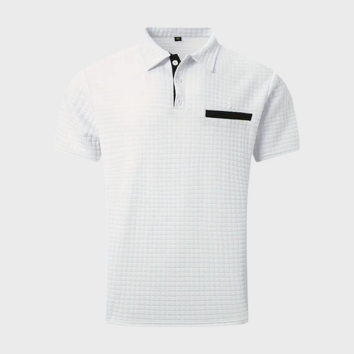 Weißes Herren-Poloshirt mit Knopfleiste und Brusttasche, Baumwolle, klassisches Design.
