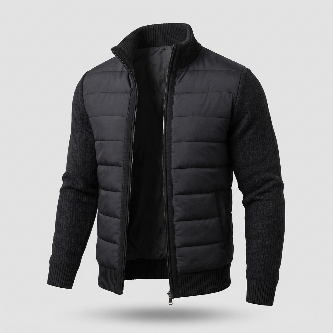 Schwarze Steppjacke mit gerippten Strickärmeln und offenem Reißverschluss, schräg von vorn fotografiert 6