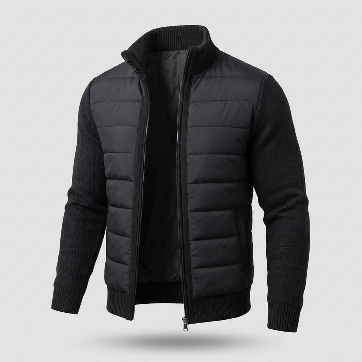 Schwarze Steppjacke mit gerippten Strickärmeln und offenem Reißverschluss, schräg von vorn fotografiert 6