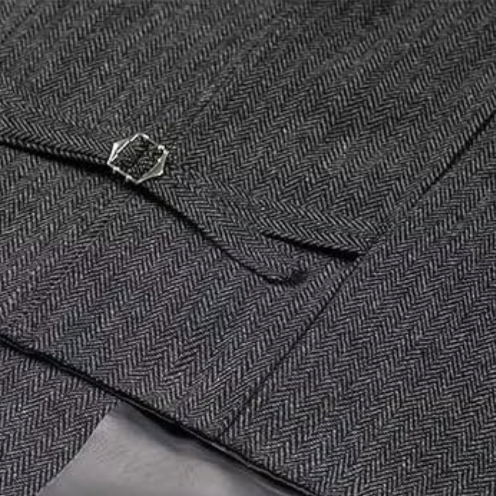 Grauer Tweed-Blazer mit Fischgrätenmuster, elegantes Design, Herrenmode, Detailansicht.