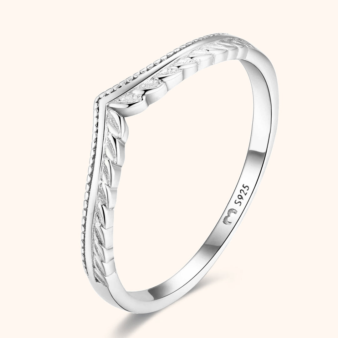 Stylish Leaf Motif Ring - Vera