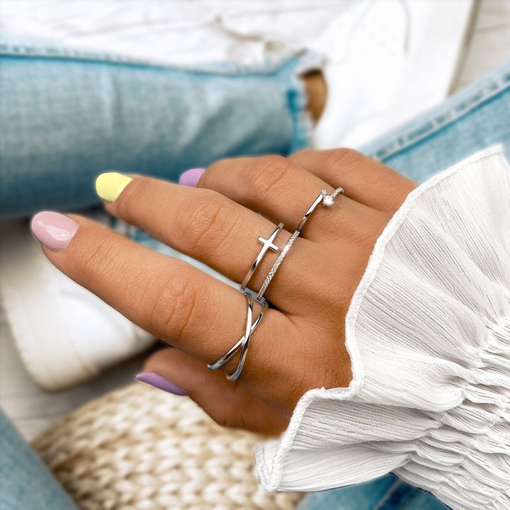 Stilfuld dobbeltkors-ring – Calindra