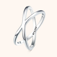 Stilfuld dobbeltkors-ring – Calindra