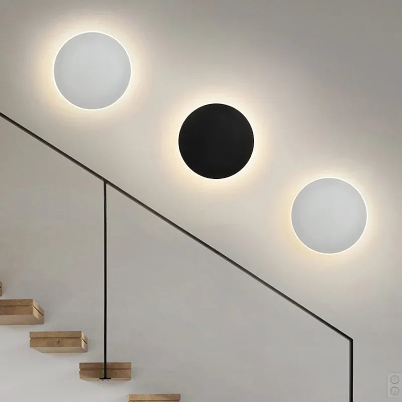 Minimalistische energiesparende Wandleuchte, rund, schwarz-weiß, modernes Design, Treppenbeleuchtung.