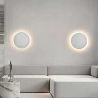 Minimalistische energiesparende Wandleuchte, rund, weiß, modernes Design, Wohnzimmerbeleuchtung.