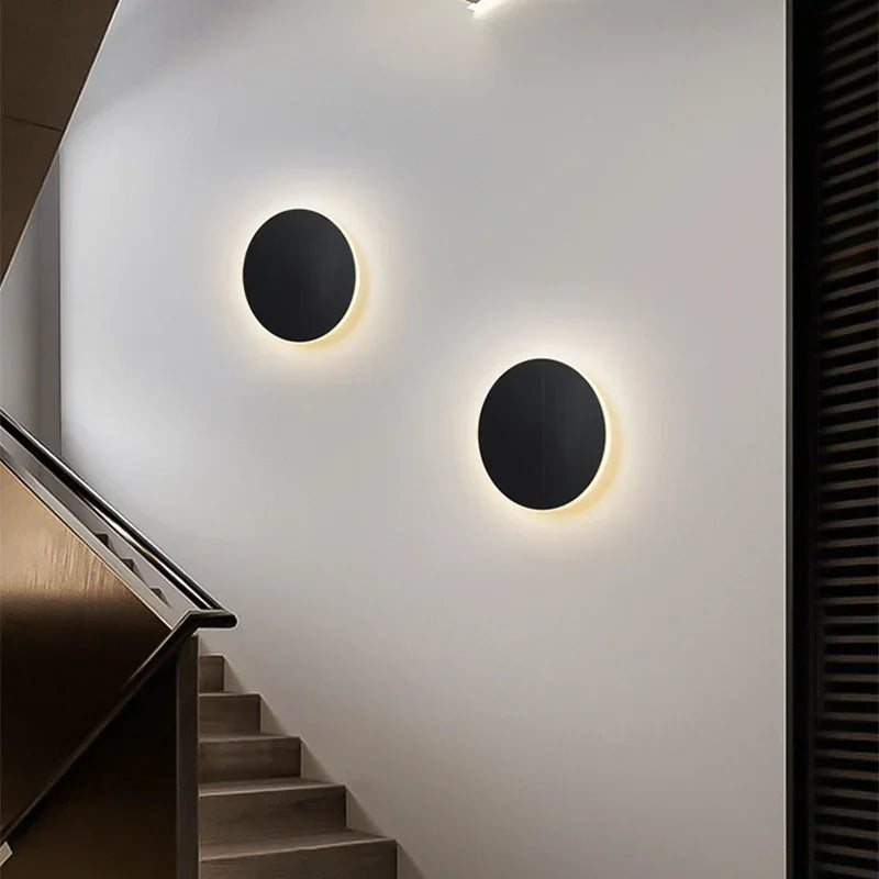 Minimalistische schwarze Wandleuchte, energiesparend, modernes Design, Treppenhausbeleuchtung.
