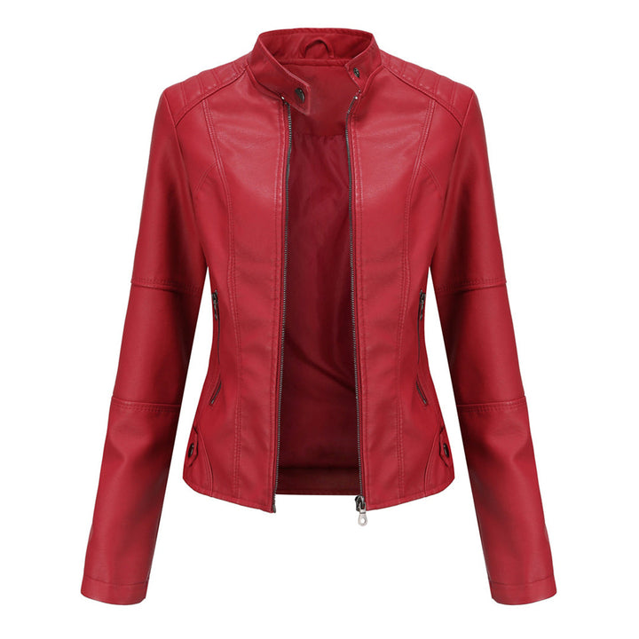 Rote Damenlederjacke, Reißverschluss, modisch, elegant, hochwertig, Biker-Stil.