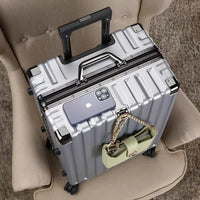 Hard-shell suitcase with aluminum frame – Vilnius