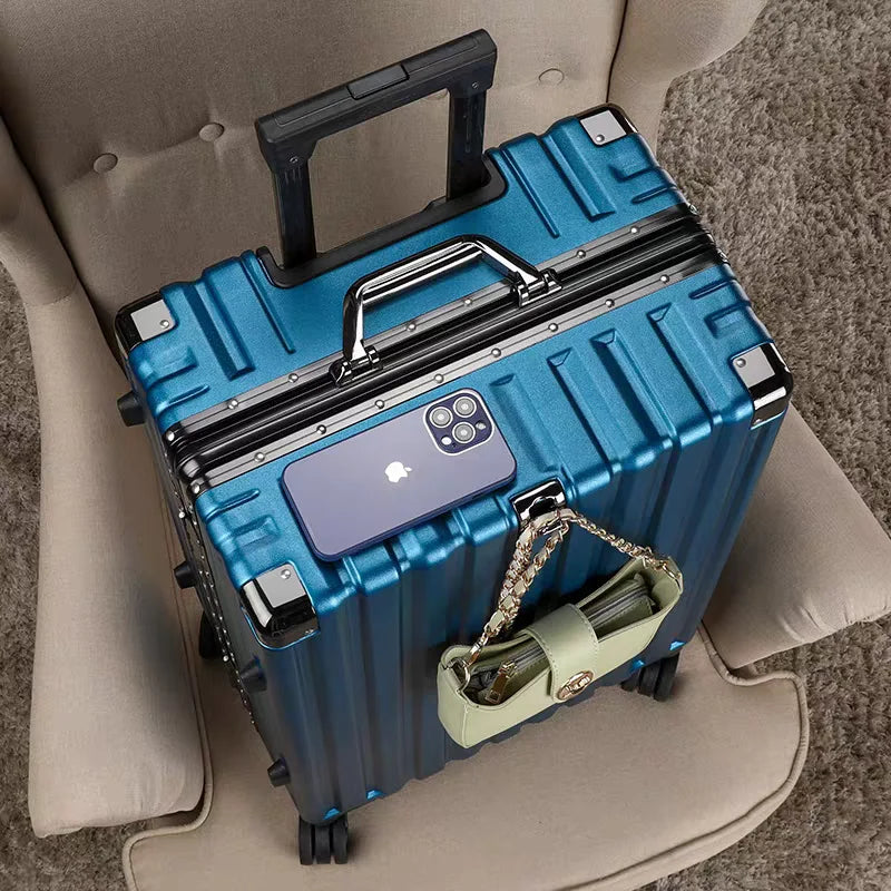 Hard-shell suitcase with aluminum frame – Vilnius