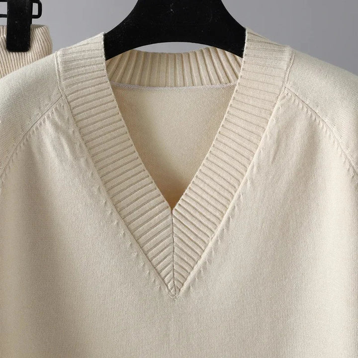 Women's Two-Piece Knit Set with V-Neck Sweater & Pants – Noelia