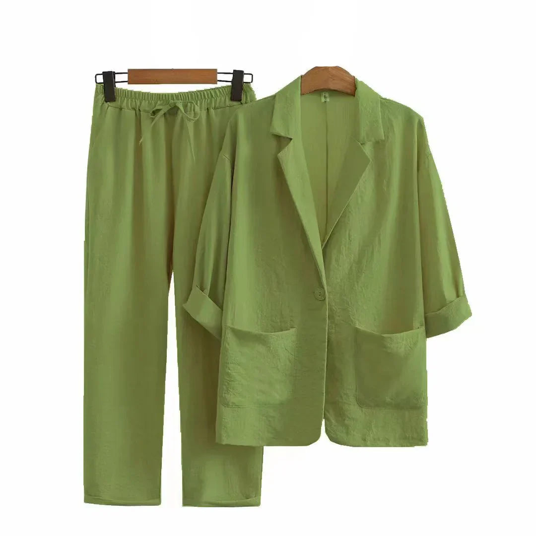 Luftig y Estiloso Conjunto de Dos Piezas con Chaqueta y Pantalón Recto para Mujer – Sorella