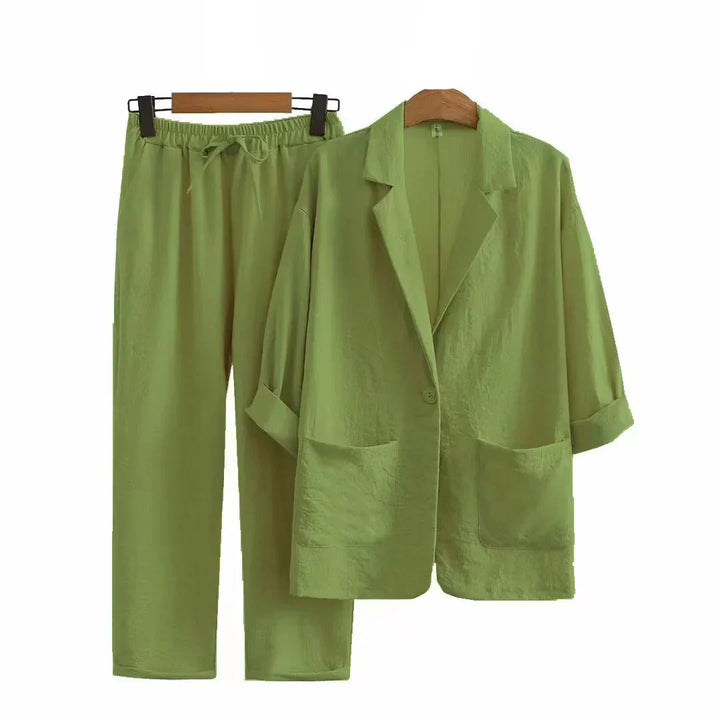 Luftig y Estiloso Conjunto de Dos Piezas con Chaqueta y Pantalón Recto para Mujer – Sorella
