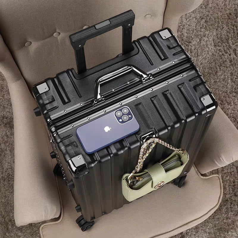 Hard-shell suitcase with aluminum frame – Vilnius