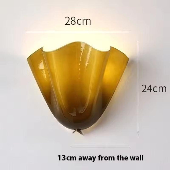 Bernsteinfarbene Wandlampe mit eingezeichneten Maßen zu Breite, Höhe und Wandabstand. 14