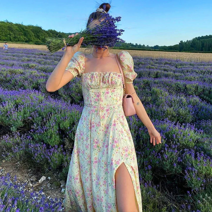 Leichtes & Stylisches Sommerkleid mit Blumenprint und Puffärmeln – Elina