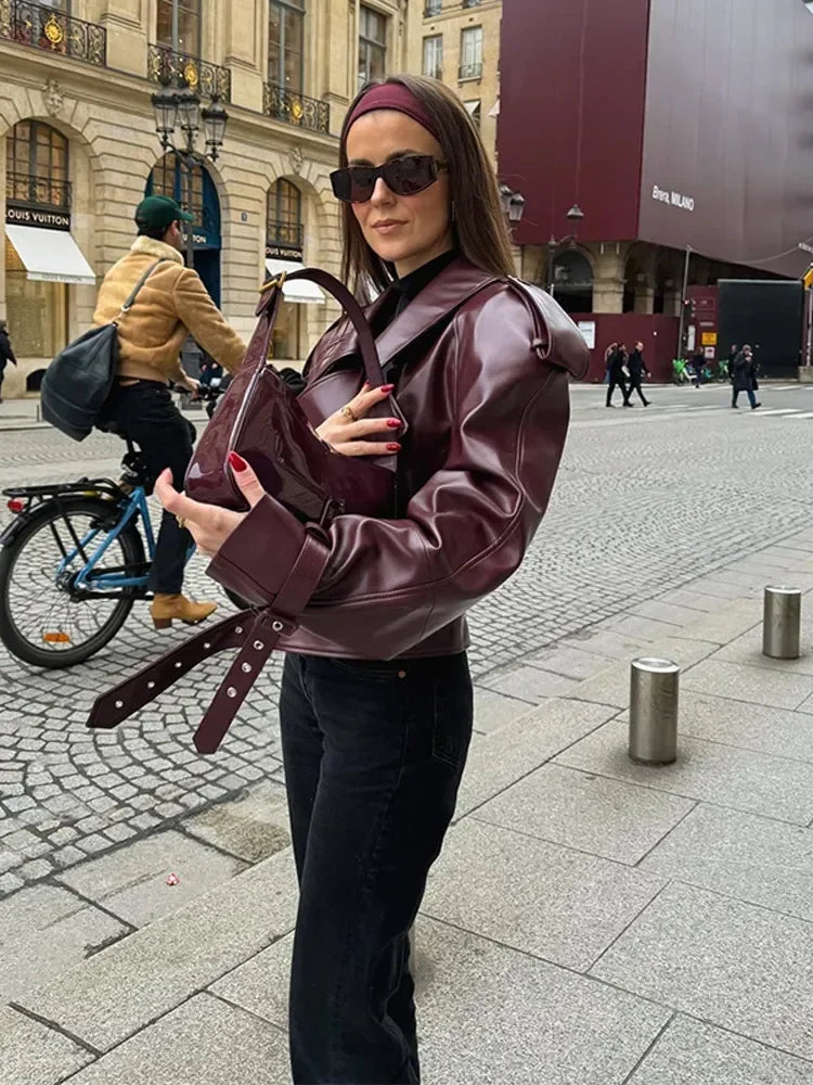 Kurze Damen Lederjacke in Kirschrot mit Reverskragen – Livana